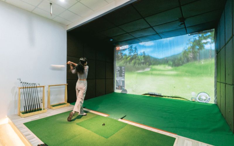 Golfer có thể tự tập tại các phòng golf 3D để đánh giá tính chuẩn xác kỹ thuật