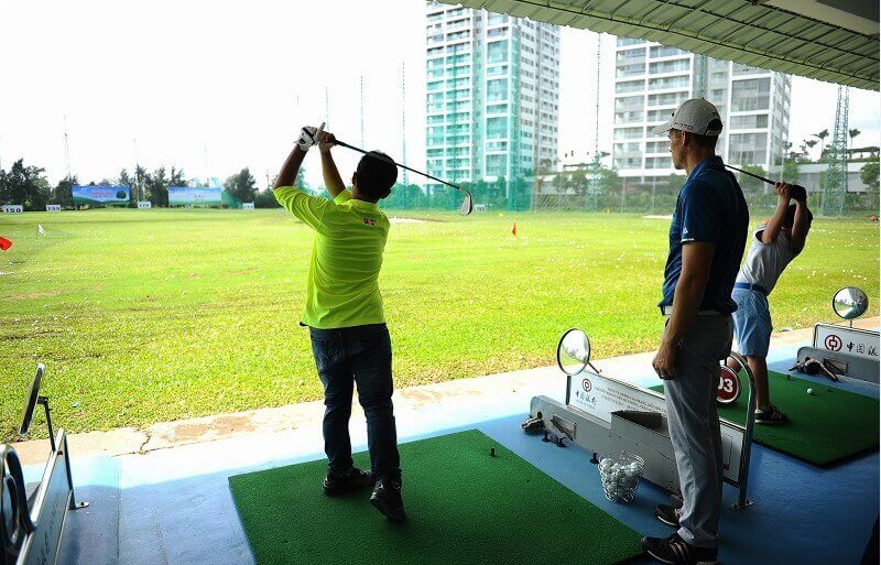 Golfer có thể đến sân tập golf Sài Gòn để luyện tập và nâng cao khả năng chơi golf