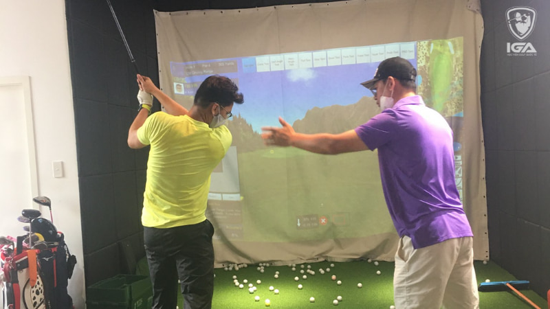 Dạy golf cá nhân quốc tế tại IGA ứng dụng công nghệ, phòng golf 3D hiện đại cho học viên luyện tập
