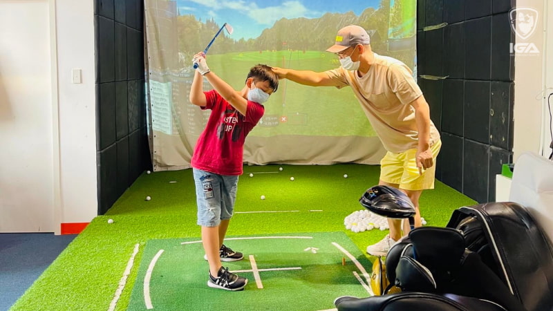 Khóa học golf trẻ em IGA có 100% HLV nước ngoài, được thiết kế vừa học vừa chơi dễ tiếp cận các bé