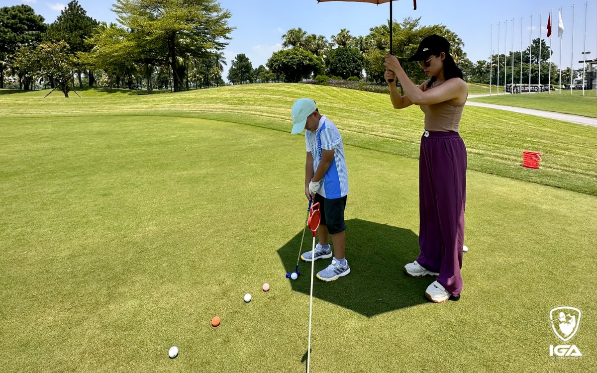 khoá học golf trẻ em tại IGA