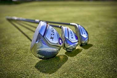 Gậy golf tiếng Anh là Golf clubs