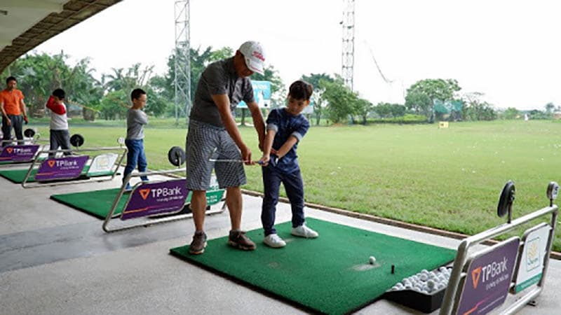 Phụ huynh cần lắng nghe mong muốn của trẻ trong quá trình cho con học golf