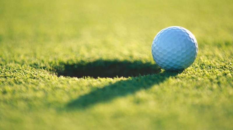 Sân golf được chia thành các hố par 3, par 4 và par 5