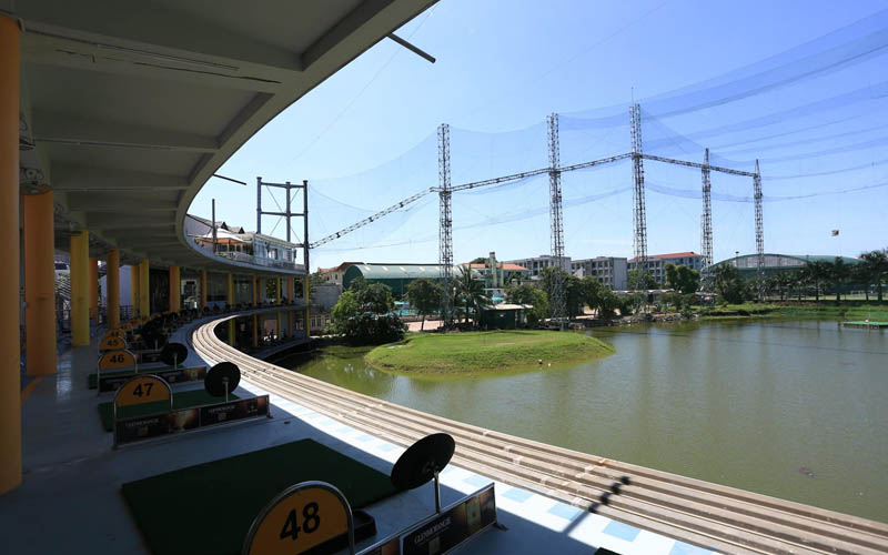 Sân tập golf Cảnh Hồ là một trong những sân tập được người chơi đánh giá là hiện đại và có cảnh quan đẹp