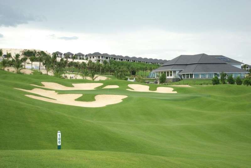 Không gian chơi bóng mang theo vị gió biển của sân golf Bình Thuận Sea Links