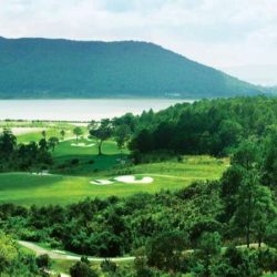 Sân golf Đà Ròn là dựa án được xây dựng theo tiêu chuẩn quốc tế, được các golf thủ đánh giá cao