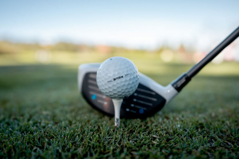 Mức phí chơi golf sẽ có sự chênh lệch đáng kể giữa các đối tượng khách hàng