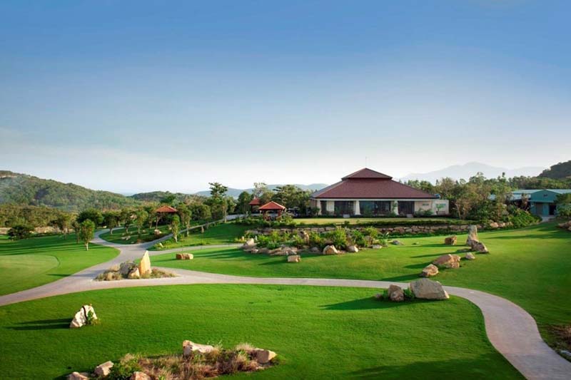 Sân golf Vinpearl Gia Lâm khi đi vào hoạt động cũng là điều kiện thuận lợi để phát triển các dự án bất động sản lớn nhỏ