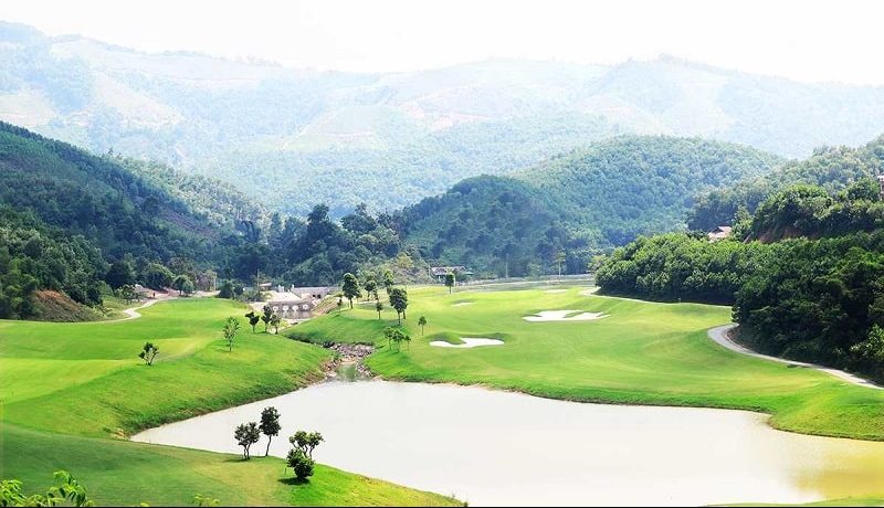 Sân golf Hòa Bình Geleximco được thiết kế với phong cách 36 lỗ tiêu chuẩn và có tính thử thách cực kỳ cao