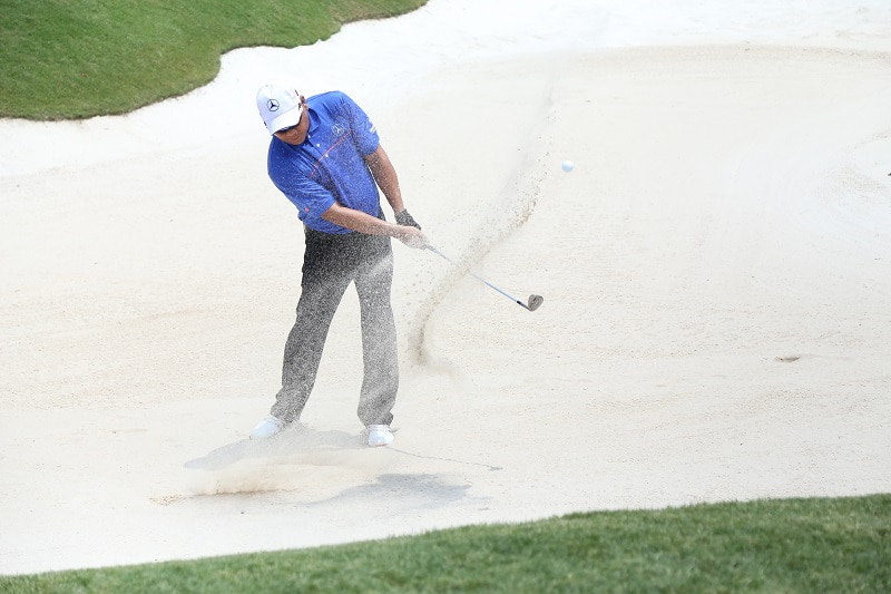 golfer chinh phục hố cát sân thủ đức