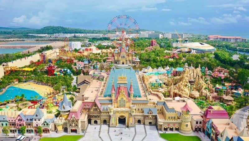 Khu vui chơi - giải trí gần sân golf được mệnh danh là Disneyland trên đảo Ngọc với hàng trăm trò chơi thú vị