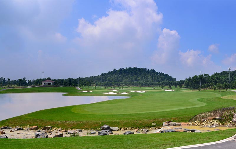 Sân golf Ruby Tree được thiết kế với phong cách 18 lỗ, par 72 và dài chừng 6317m