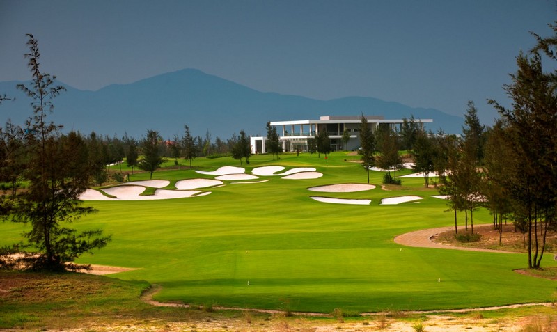 Sân golf Đầm Vạc với thiết kế ấn tượng cùng các dịch vụ tiện ích đẳng cấp