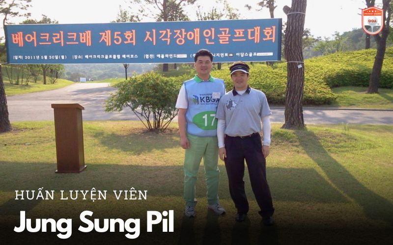 HLV Jung Sung Pil và học viên tại sân golf