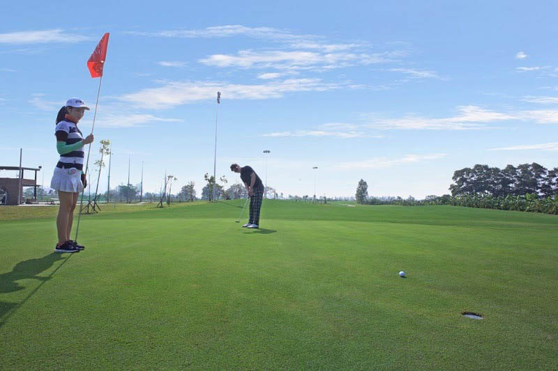 Sân tập golf Eco Lake View nằm ở vị trí khá thuận lợi, di chuyển dễ dàng 