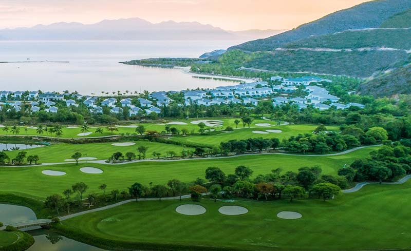 Sân golf Vinpearl Nha Trang có tổng diện tích 182 ha, 71 par, tổng chiều dài là 6787 yards