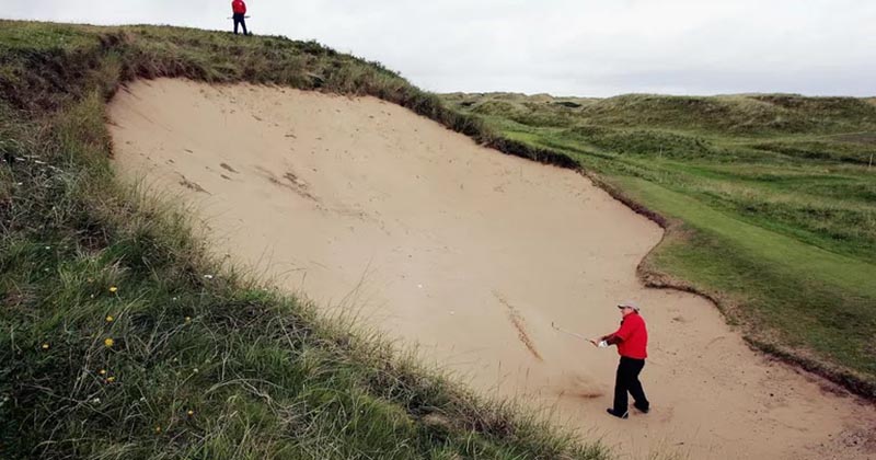 Đánh golf trong bunker được quy định trong luật golf 2022
