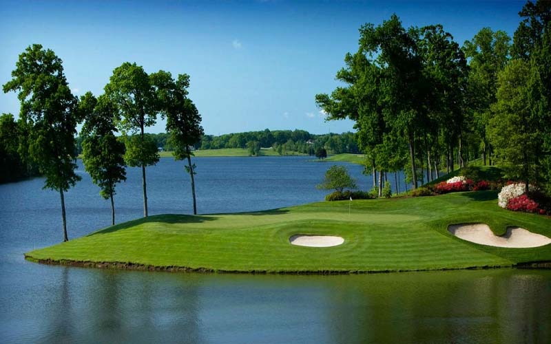 The Robert Trent Jones là một trong những sân golf dài nhất của nước Mỹ