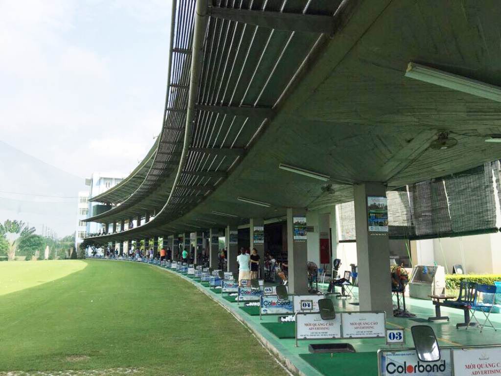 Sân golf Phương Đông có mức giá khác nhau giữa các tầng và các ngày trong tuần
