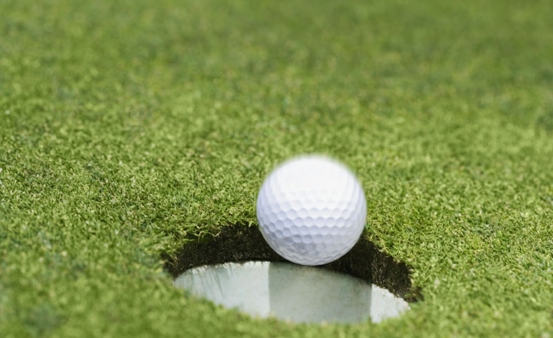Sân golf có bao nhiêu lỗ phụ thuộc vào kích thước xây dựng và nhu cầu tập luyện 