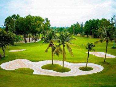 Sân golf Sông Bé cách TPHCM khoảng 22km