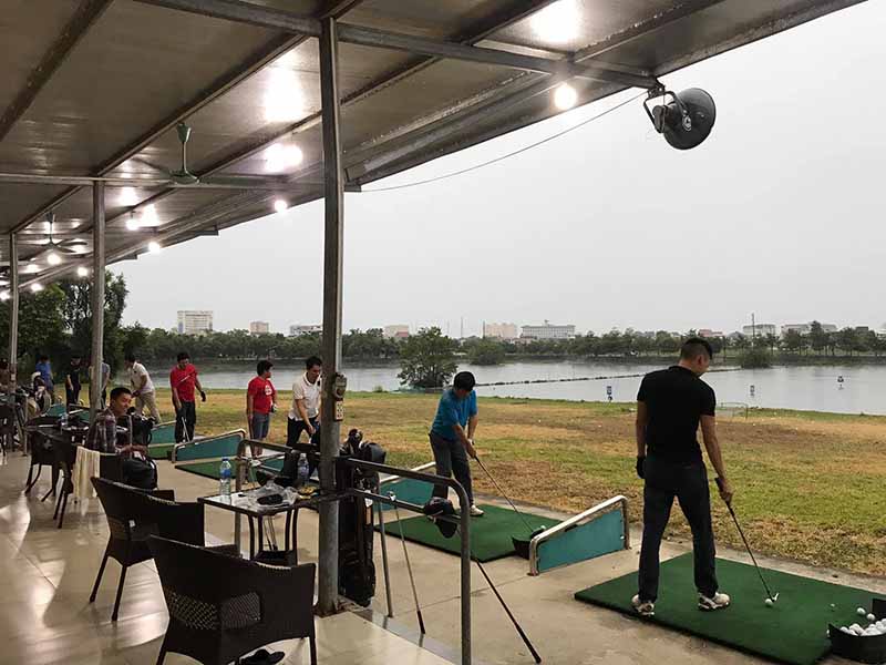 Ngay từ những ngày đầu hoạt động, sân Vinh Tân đã thu hút nhiều golfer đến trải nghiệm