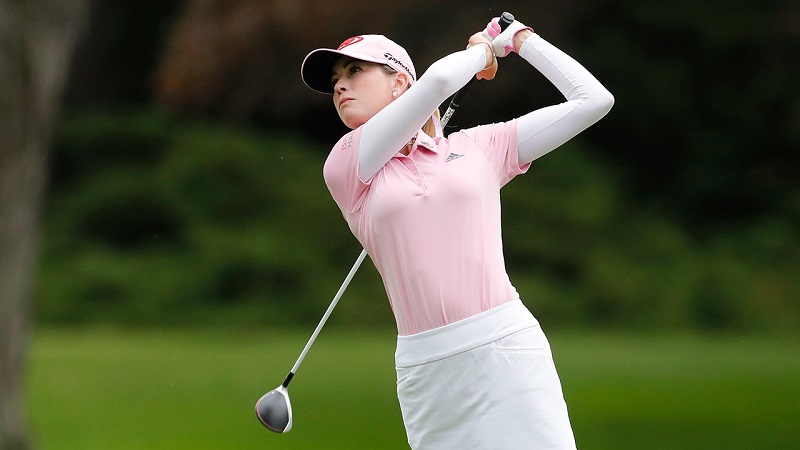 Áo golf nữ giúp người mặc khẳng định cá tính và phong cách thời trang của bản thân