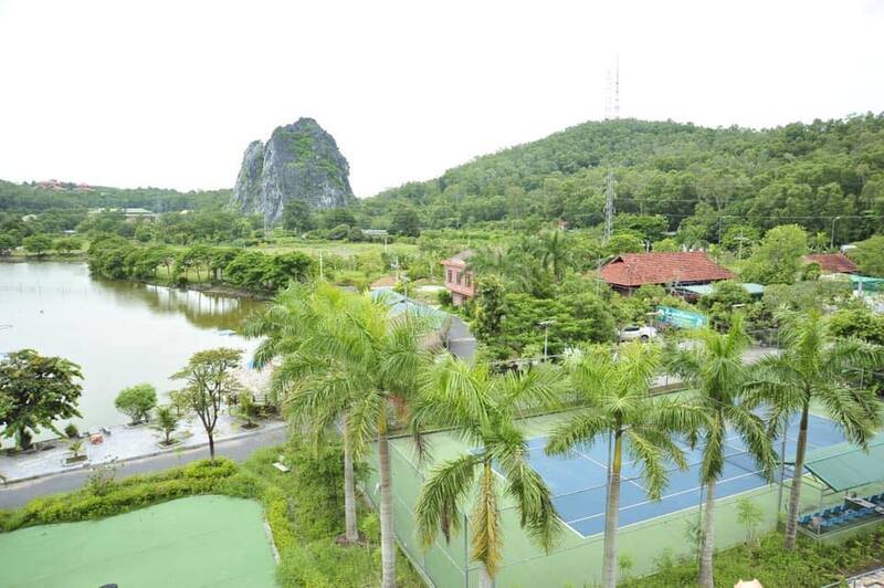 Sân golf Eco-Village nổi tiếng với vị trí đẹp, không gian xanh và không khí trong lành