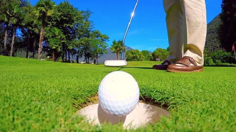 Golfer cần thực hiện động tác này nhiều lần để gạt bóng dễ dàng hơn
