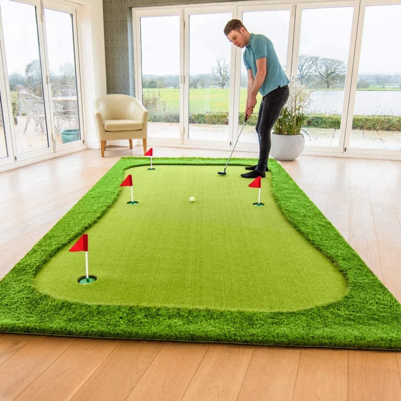 Tập đánh golf tại nhà không được các chuyên gia khuyến khích