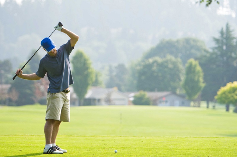 Golfer cần khởi động trước khi tập luyện golf