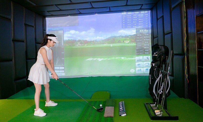 Golfer sẽ được học đánh golf cơ bản tại phòng golf 3D hiện đại