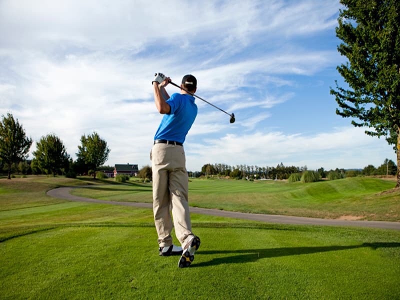 Một trong các bài golf căn bản cho người mới là nắm được tư thế đứng chuẩn