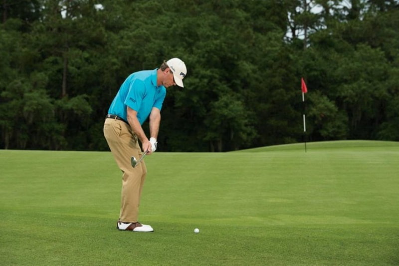 Chipping golf là một trong các cú đánh trong golf căn bản