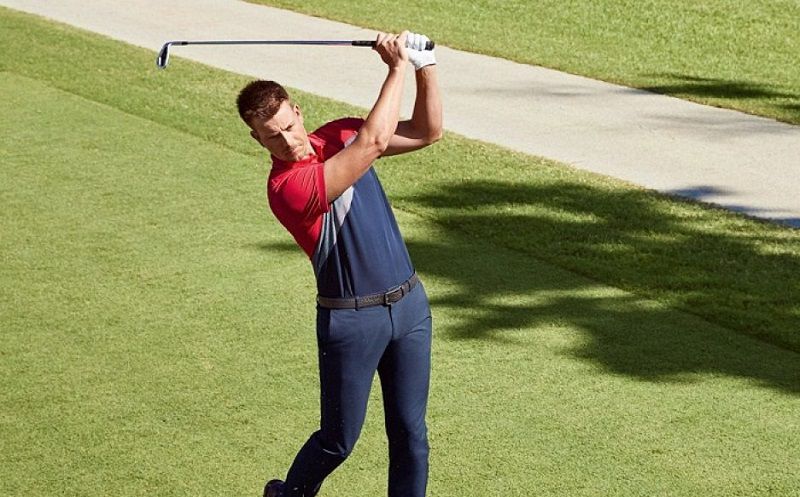 Golfer sử dụng lực tay phù hợp để đánh bóng đi xa