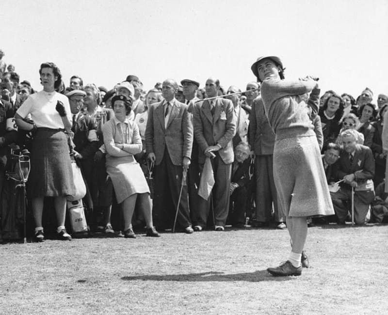 Ms. Louise Suggs là một trong 13 thành viên sáng lập của LPGA – Hiệp hội golfer nữ đầu tiên