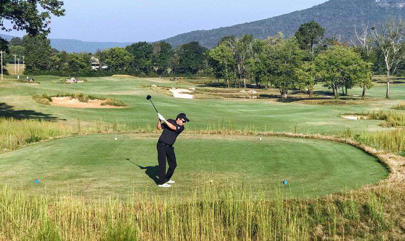 Golfer Bình Tân nên học đánh golf bài bản ở học viện trước khi ra sân