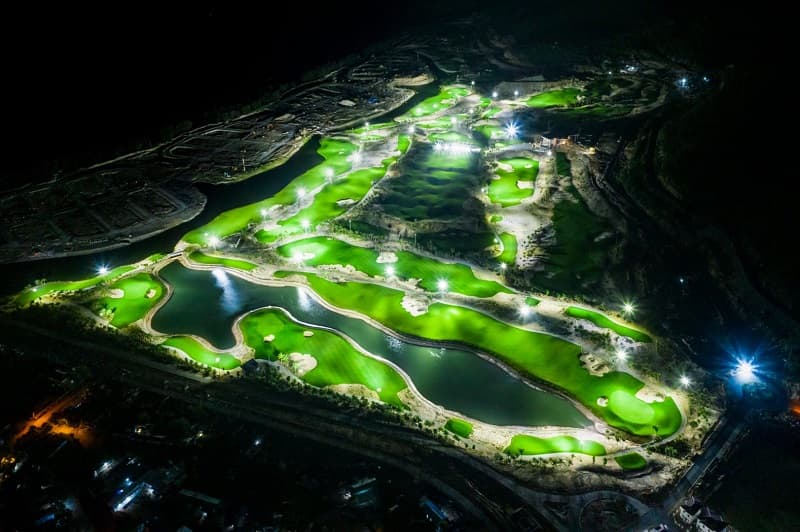 Sân golf Bình Tiên vào buổi đêm