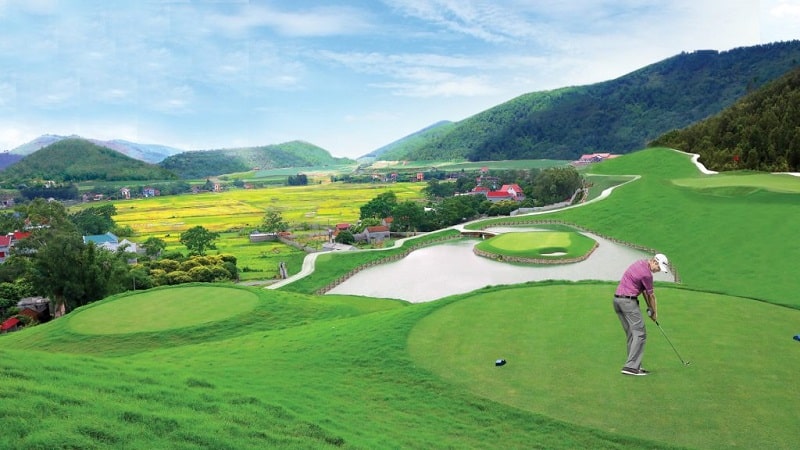 Khung cảnh sân golf Đồng Mô