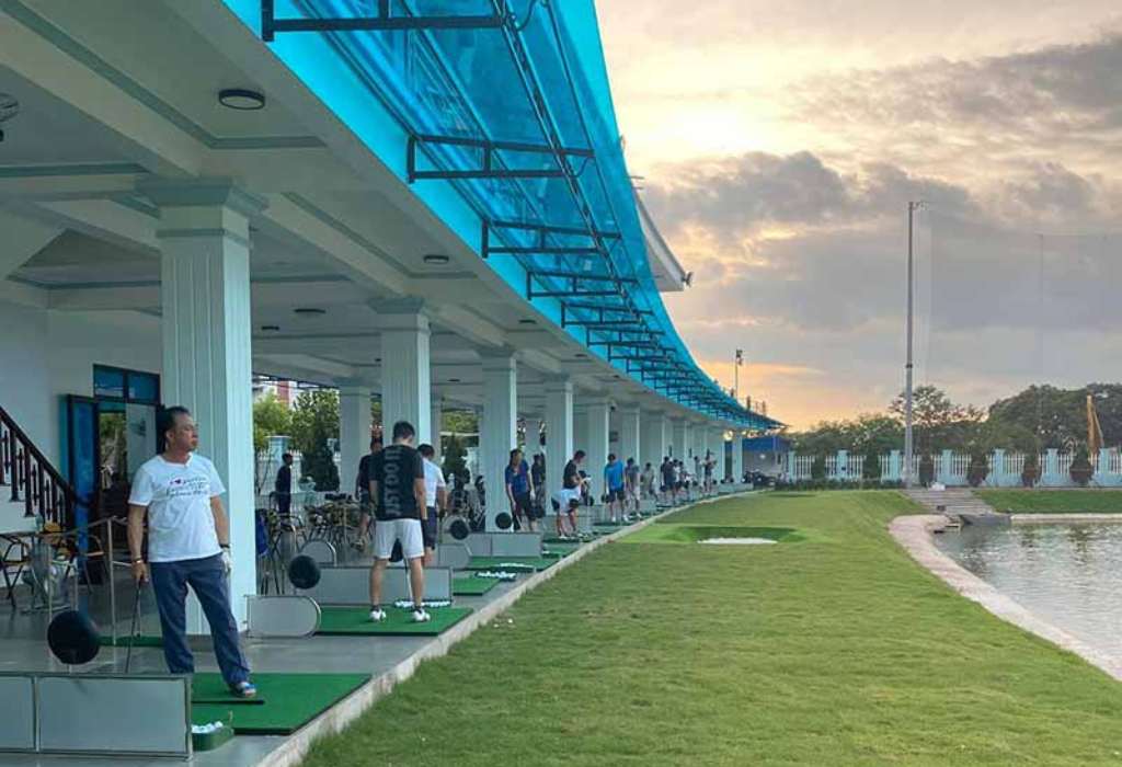 Trải nghiệm học đánh golf tại sân mini golf Bảo Minh