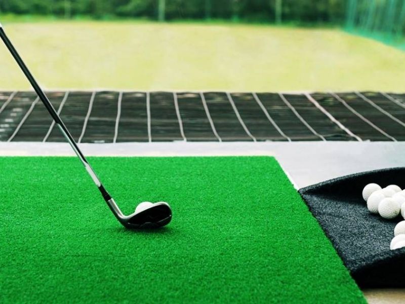 Thảm tập golf cũng là một trong những dụng cụ golf quan trọng