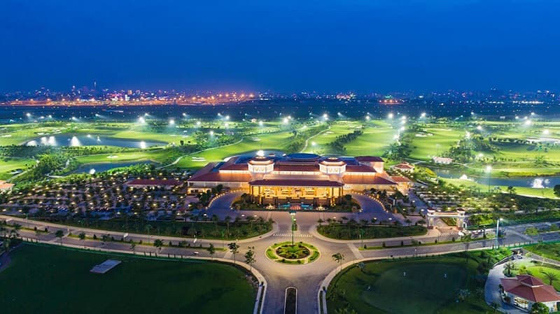 Sân golf Long Biên được trang bị hệ thống đèn theo tiêu chuẩn quốc tế