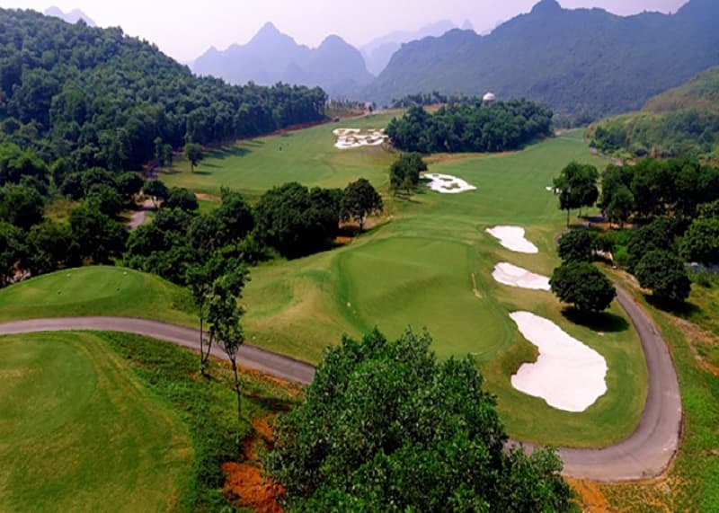 Bên cạnh những mặt thuận lợi, sân golf Kon Tum cũng gặp nhiều thách thức trong quá trình xây dựng