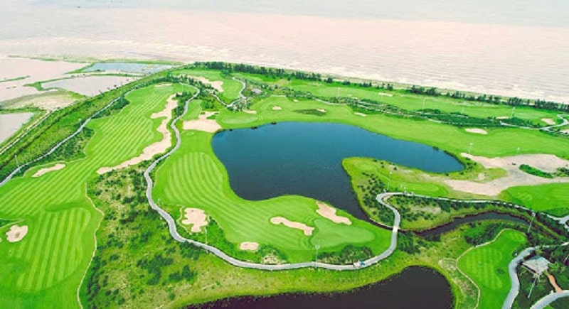 Sân golf FLC Sầm Sơn có tổng cộng 18 hố với thiết kế theo dạng links