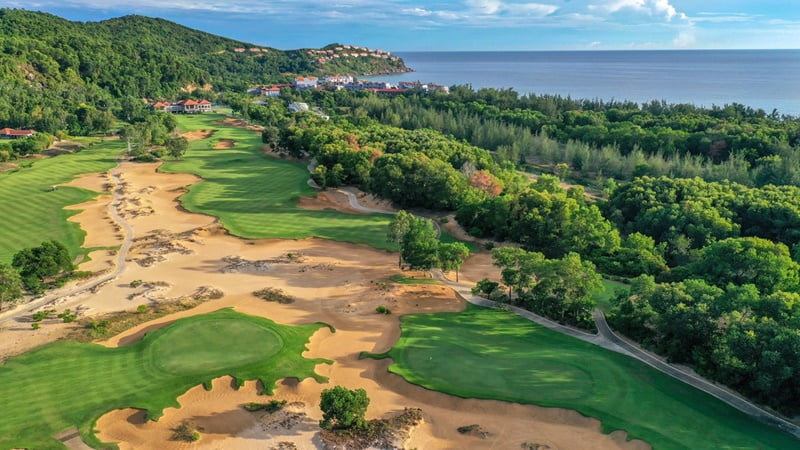 Sân golf Laguna Lăng Cô Huế hứa hẹn sẽ mang đến cho golfer những trải nghiệm tuyệt vời