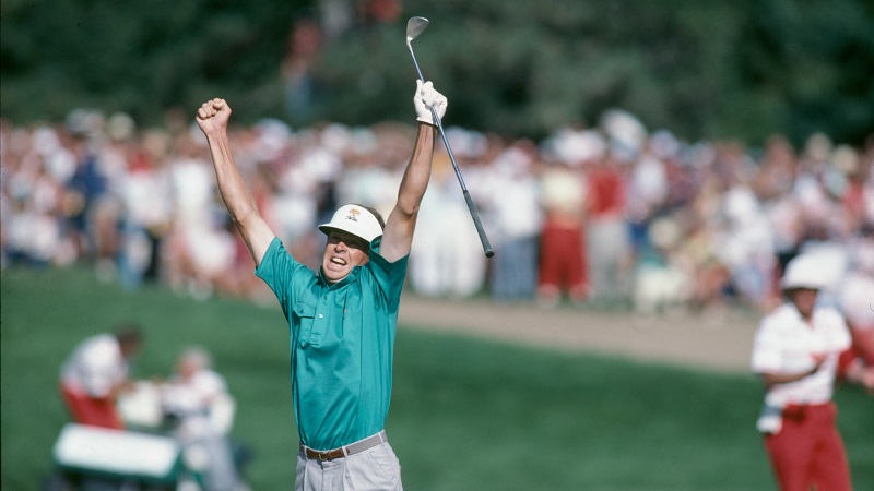 Bob Tway là người đã thực hiện cú cứu bóng khỏi bẫy bunker tại giải PGA Championship