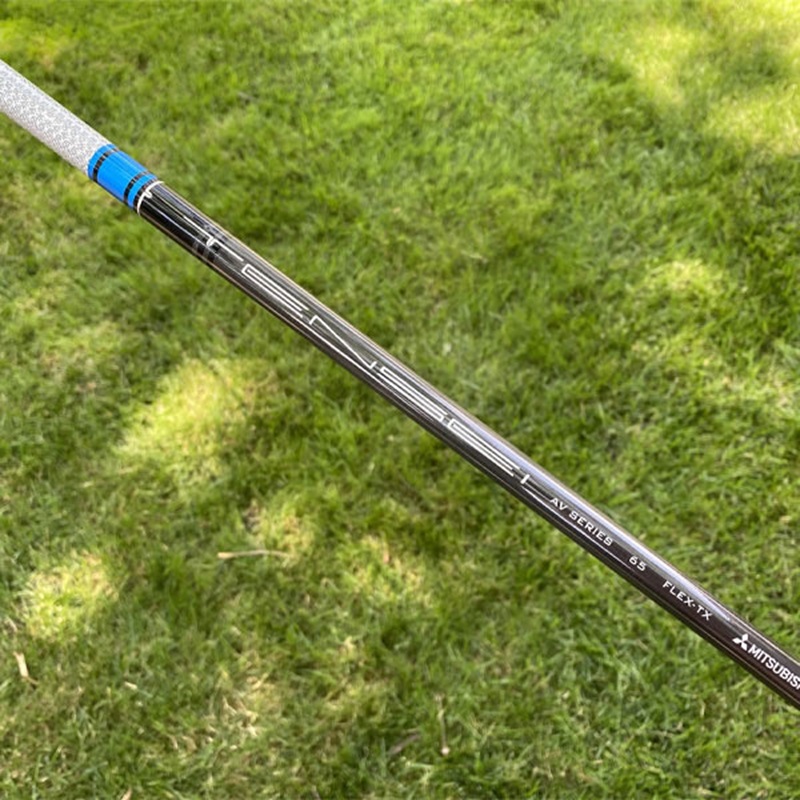 Cán gậy golf được làm từ titan có ưu điểm là giảm rung cực tốt