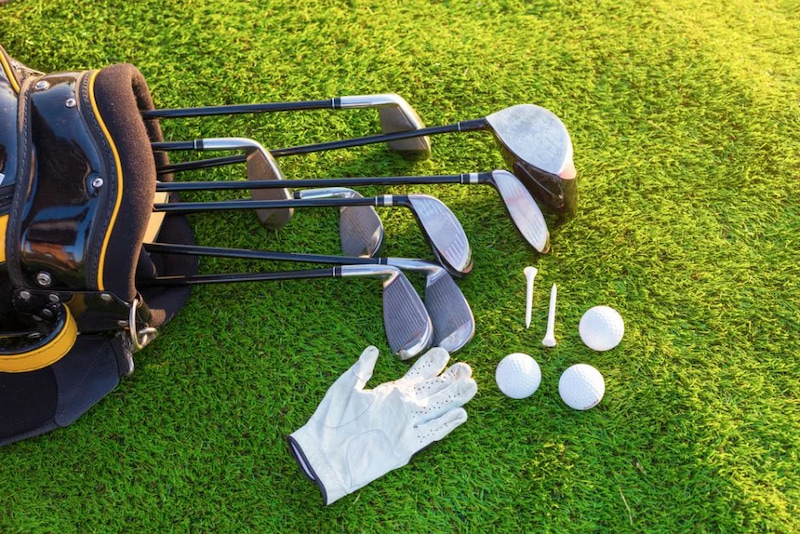 Golfer cần trang bị đầy đủ phụ kiện khác để luyện tập golf