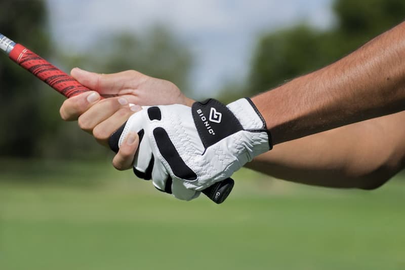Golfer nên trang bị găng tay golf để bảo vệ đôi tay tốt nhất